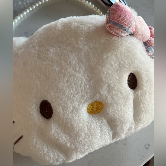 Hello kitty plush purse with pearl chain - Picture 5 of 5